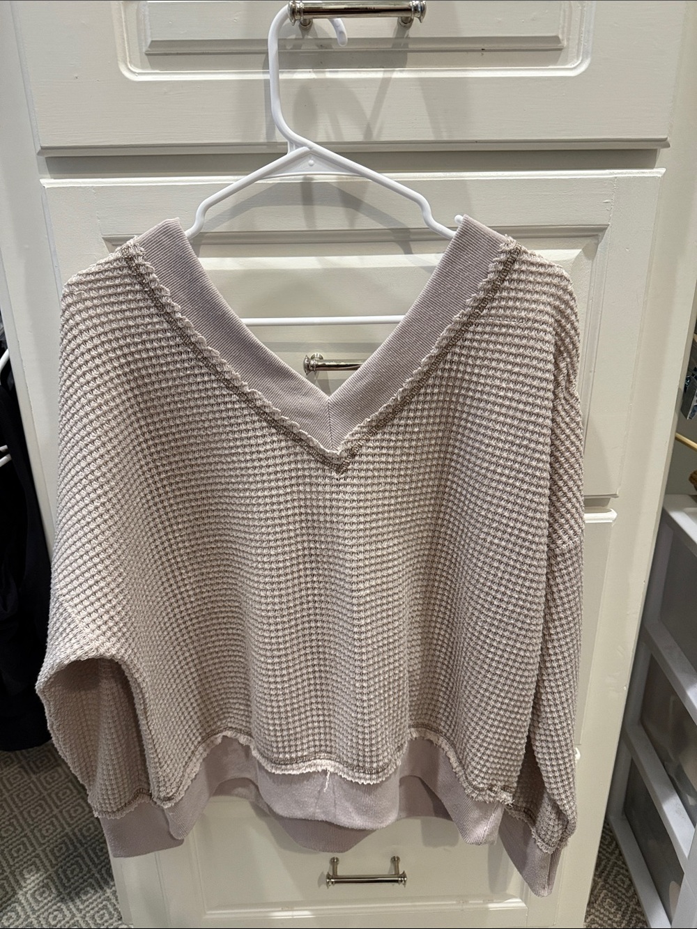 LA MIEL V-Neck Waffle Knit Sweater in Light Beige